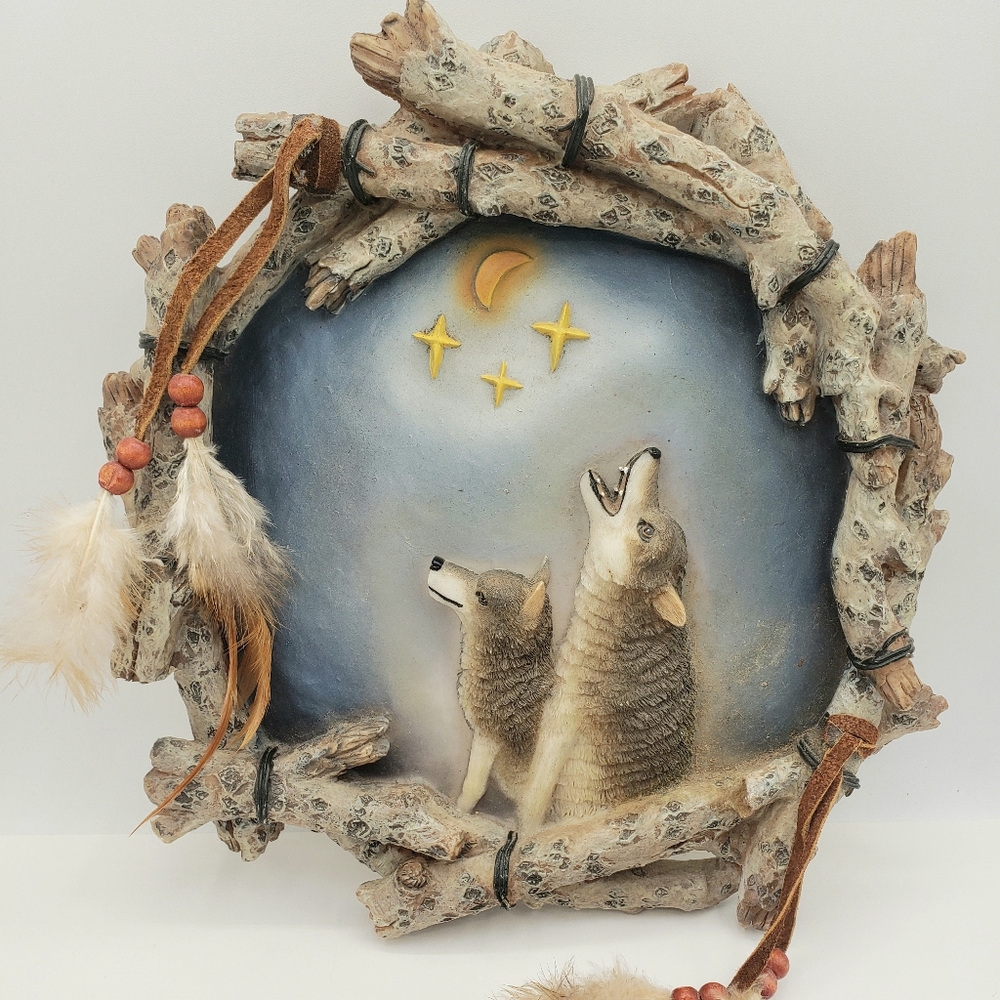 Wolf Wolves Wall Hanging Decor Black Forrest, Feathers Wood Look, Young Imports.